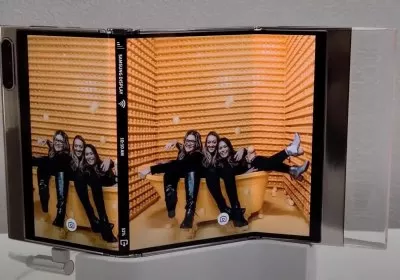 samsung smartphone huawei foldable